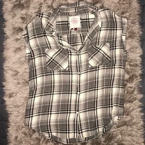 Plaid Sleeveless Blouse